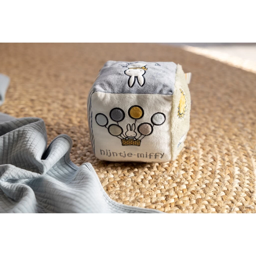 Nijntje Fluffy Activiteitenkubus + Geluid Blauw 6 Nijntje Fluffy Activiteitenkubus + Geluid Blauw - Afbeelding 6